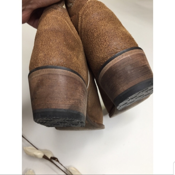 Boots - Picture 5 of 6